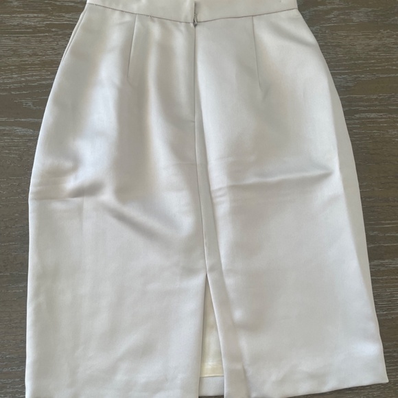 Women Suit - Picture 3 of 4